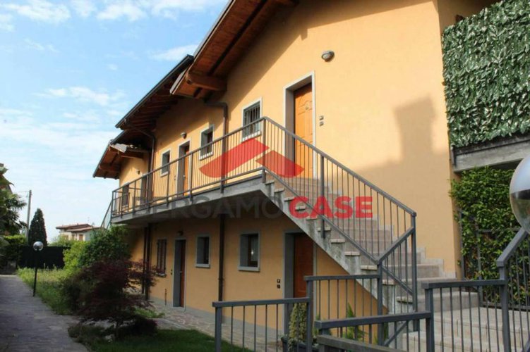 Bilocale con giardino e posto auto curno zona Marigolda Curno