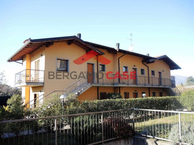 Bilocale con giardino e posto auto curno zona Marigolda Curno