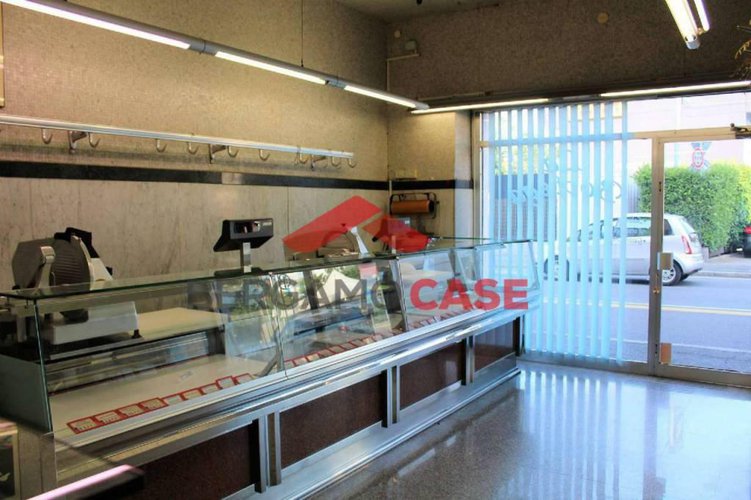 Negozio in Via Moroni Bergamo