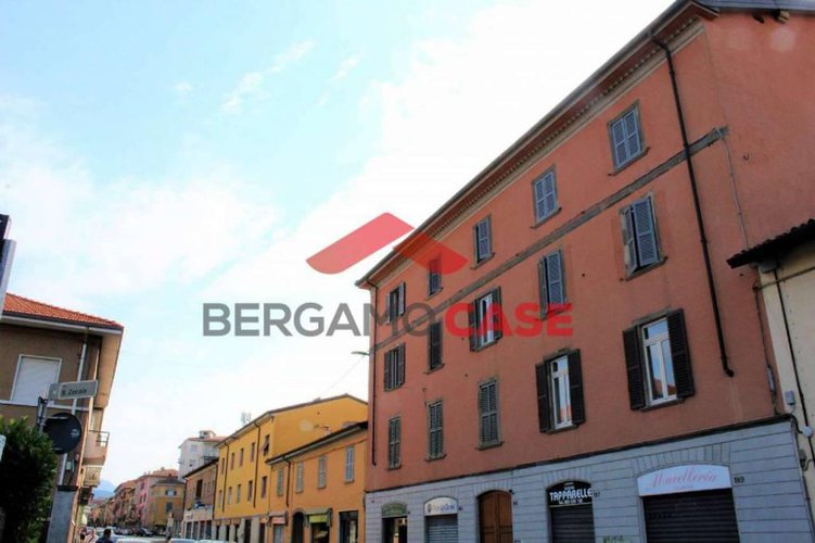 Negozio in Via Moroni Bergamo
