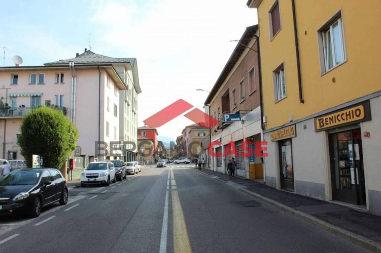 Negozio in Via Moroni Bergamo