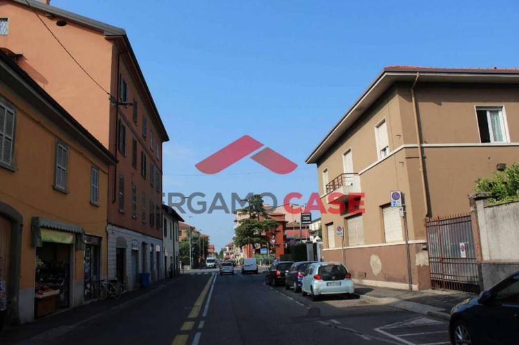 Negozio in Via Moroni Bergamo