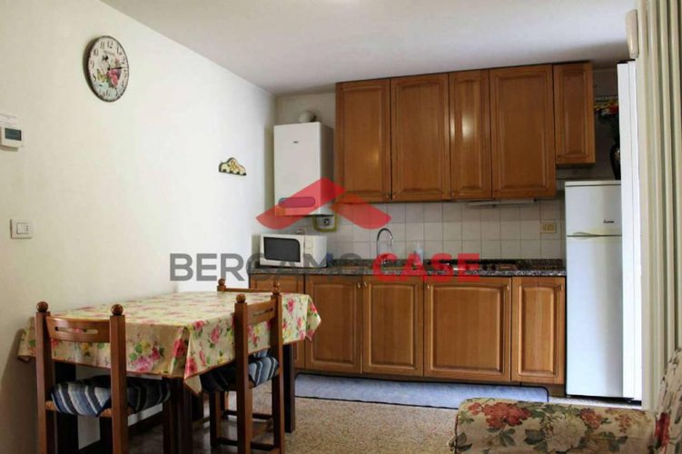 Bilocale su due livelli con balconi in città alta Bergamo