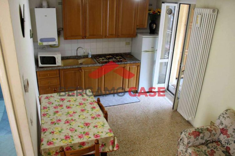 Bilocale su due livelli con balconi in città alta Bergamo