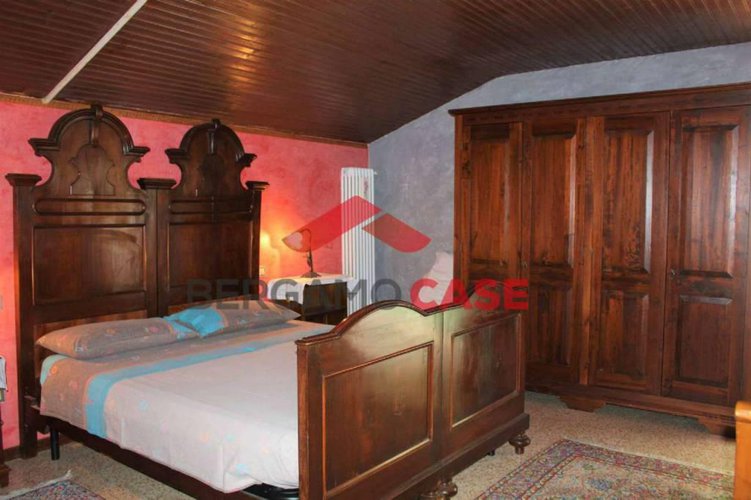 Bilocale su due livelli con balconi in città alta Bergamo