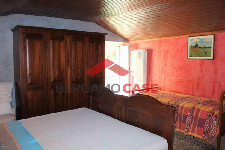 Bilocale su due livelli con balconi in città alta Bergamo