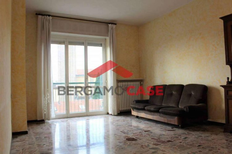 Trilocale piano alto vista città alta