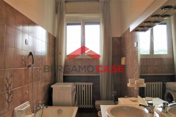 Trilocale piano alto vista città alta Bergamo