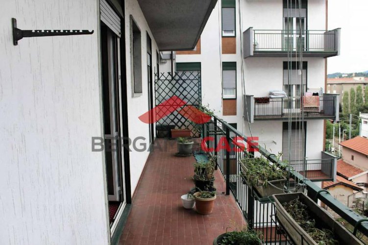 Trilocale piano alto vista città alta Bergamo