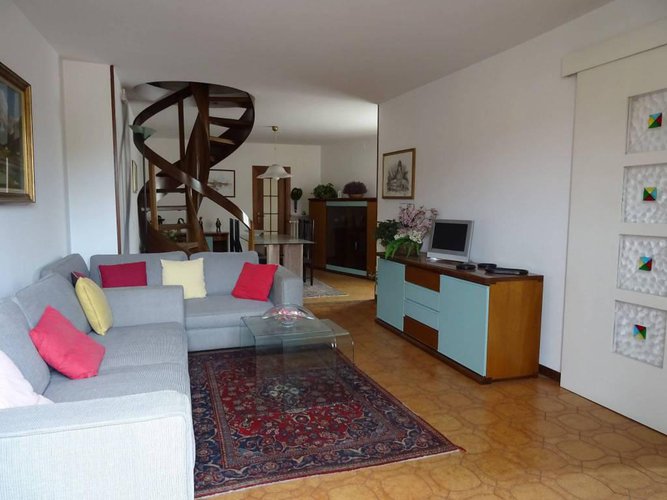 Villa D'Almè trilocale ultimo piano arredato Villa d'Almè