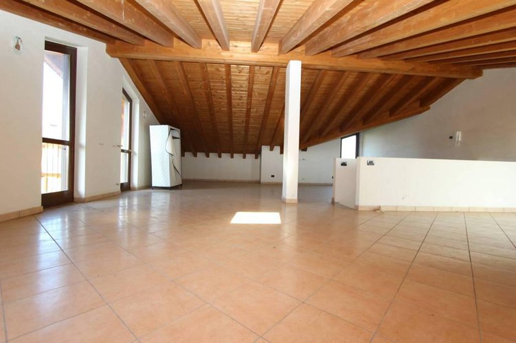 APPARTAMENTO SU DUE LIVELLI Bolgare