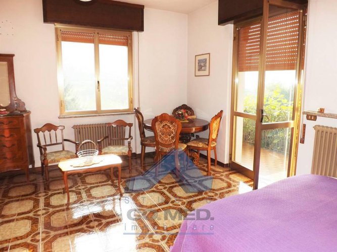 Berzo.Ampio quadrilocale con sottotetto € 95.000 T4513 Berzo San Fermo