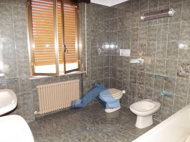 Berzo.Ampio quadrilocale con sottotetto € 95.000 T4513 Berzo San Fermo