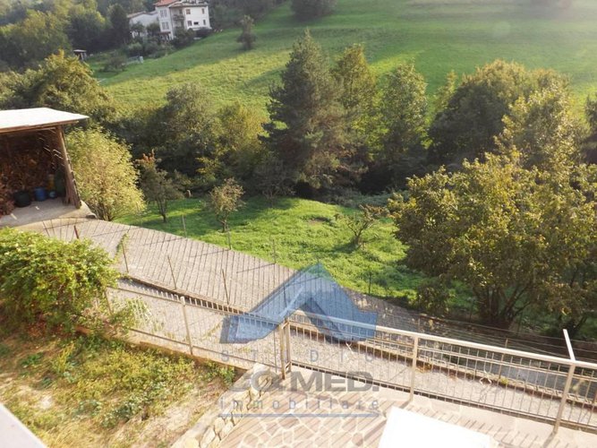 Berzo.Ampio quadrilocale con sottotetto € 95.000 T4513 Berzo San Fermo