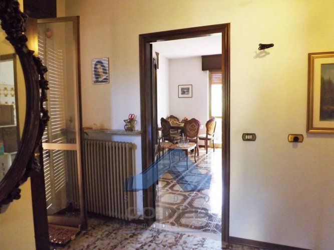 Berzo.Ampio quadrilocale con giardino €105.000 T4512 Berzo San Fermo