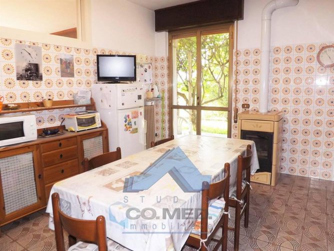 Berzo.Ampio quadrilocale con giardino €105.000 T4512 Berzo San Fermo