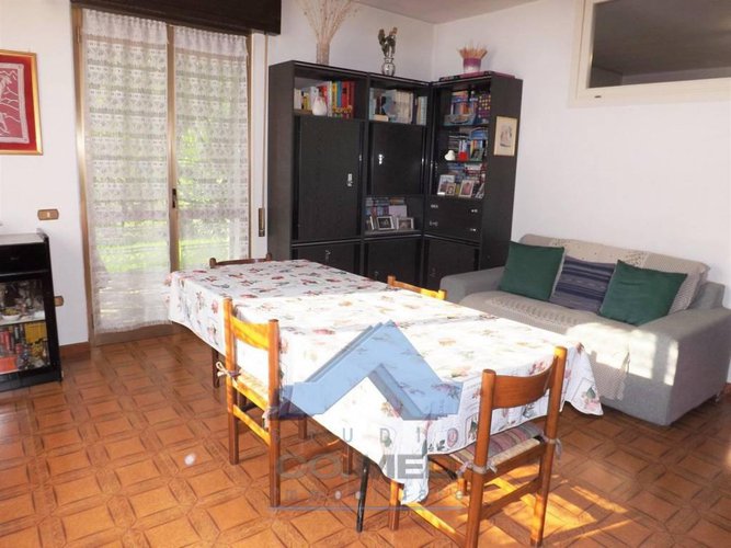 Berzo.Ampio quadrilocale con giardino €105.000 T4512 Berzo San Fermo