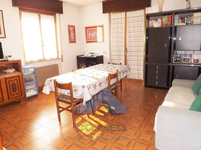 Berzo.Ampio quadrilocale con giardino €105.000 T4512 Berzo San Fermo