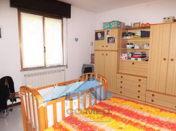 Berzo.Ampio quadrilocale con giardino €105.000 T4512 Berzo San Fermo