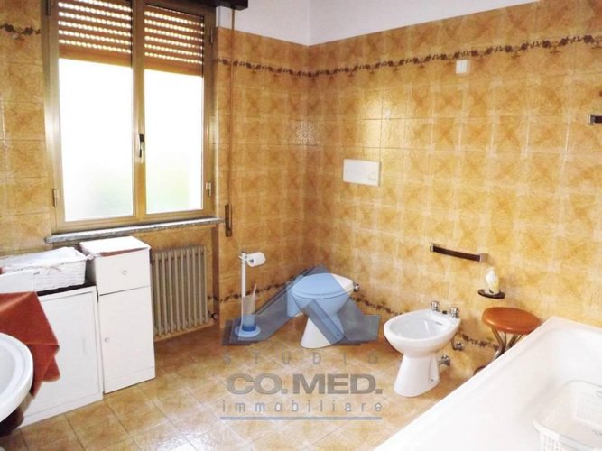 Berzo.Ampio quadrilocale con giardino €105.000 T4512 Berzo San Fermo