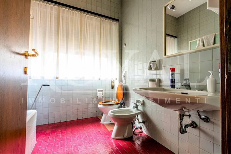 Via Tiraboschi - Trilocale al quarto piano da ristrutturare Bergamo