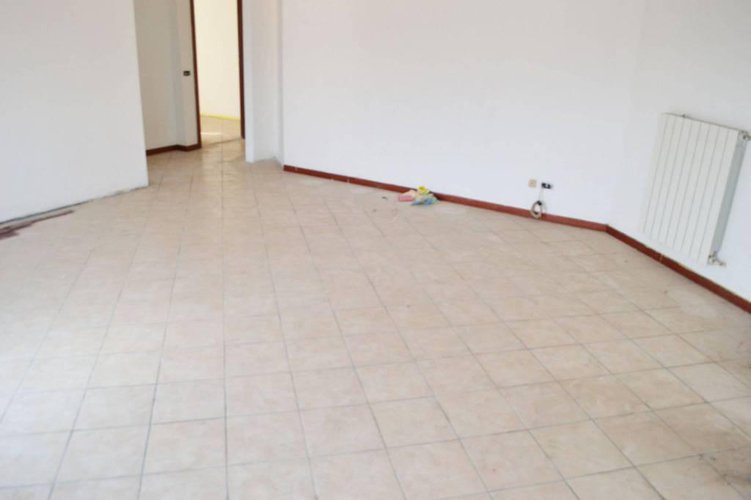 COMODA ZONA. TRILOCALE CON BALCONE E SOTTOTETTO Gorlago