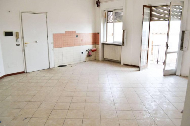 COMODA ZONA. TRILOCALE CON BALCONE E SOTTOTETTO Gorlago