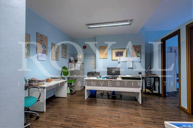 Via Tiraboschi - Ufficio di 100 mq al quarto piano