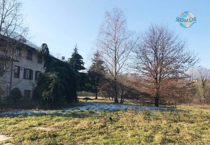 QUADRILOCALE CON GIARDINO DI 2000 MQ E BOX Albino