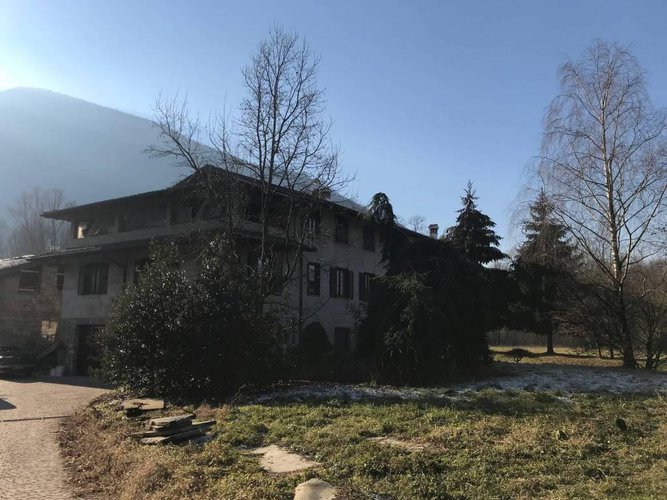 QUADRILOCALE CON GIARDINO DI 2000 MQ E BOX Albino