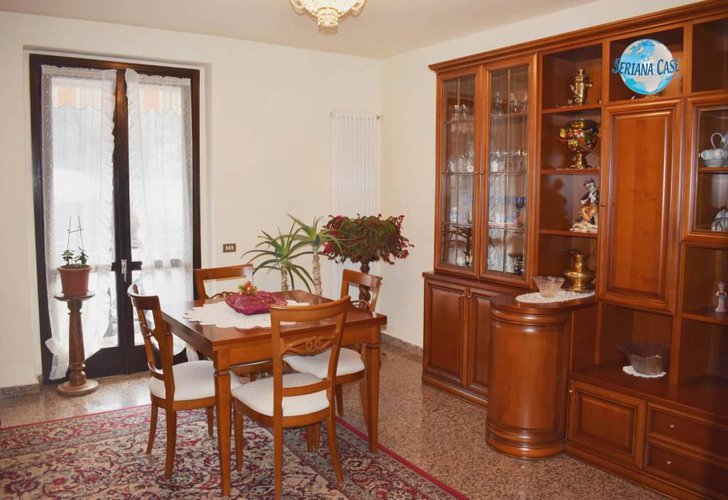 QUADRILOCALE CON GIARDINO DI 2000 MQ E BOX Albino