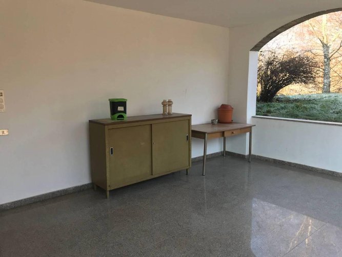 QUADRILOCALE CON GIARDINO DI 2000 MQ E BOX Albino