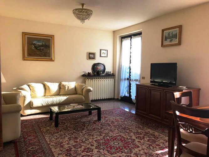 QUADRILOCALE CON GIARDINO DI 2000 MQ E BOX Albino