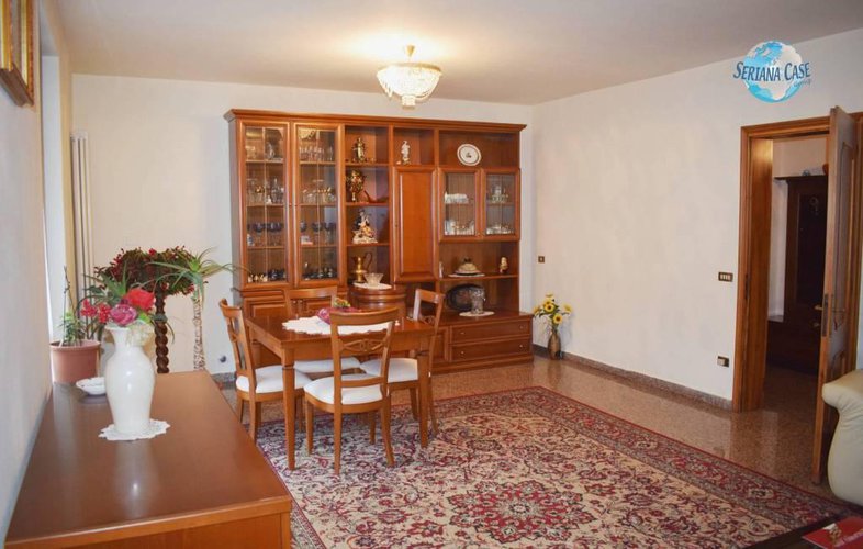 QUADRILOCALE CON GIARDINO DI 2000 MQ E BOX Albino