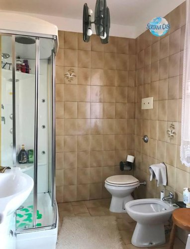 QUADRILOCALE CON GIARDINO DI 2000 MQ E BOX Albino