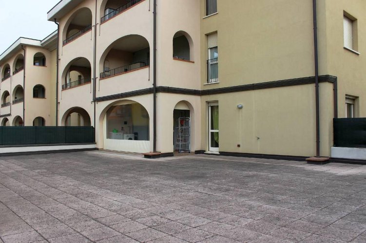 SEMINUOVO IN CLASSE B CON TERRAZZA PRIVATA DI 156MQ Romano di Lombardia