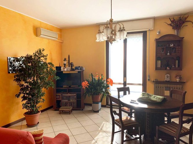 TRILOCALE RISTRUTTURATO CON AUTORIMESSA