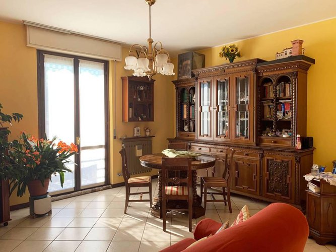 TRILOCALE RISTRUTTURATO CON AUTORIMESSA Covo