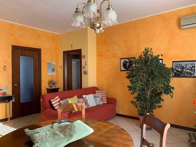 TRILOCALE RISTRUTTURATO CON AUTORIMESSA Covo