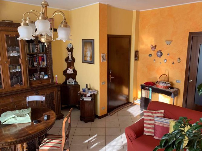 TRILOCALE RISTRUTTURATO CON AUTORIMESSA Covo