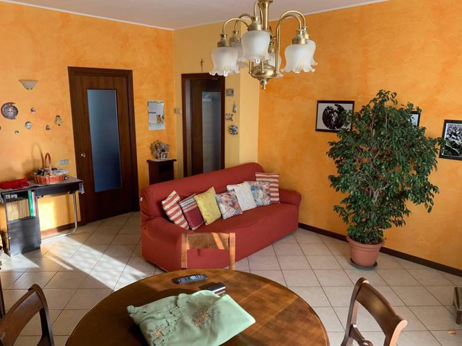 TRILOCALE RISTRUTTURATO CON AUTORIMESSA Covo