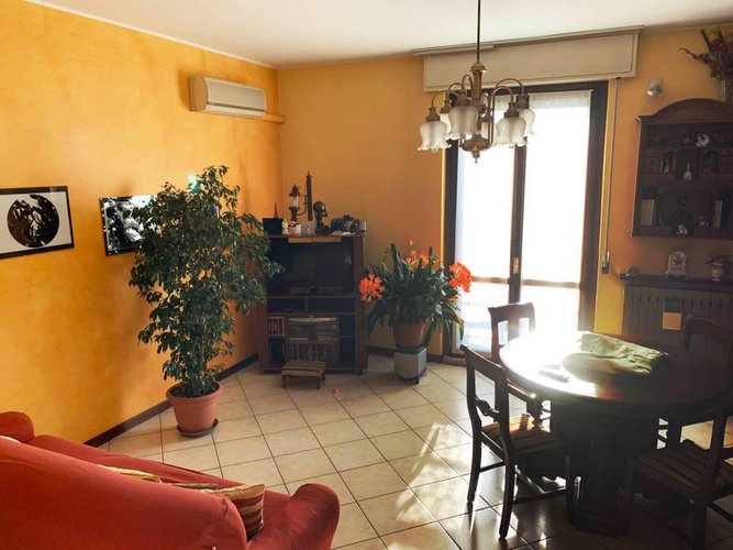 TRILOCALE RISTRUTTURATO CON AUTORIMESSA Covo