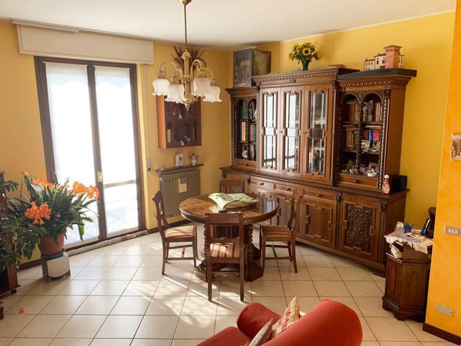 TRILOCALE RISTRUTTURATO CON AUTORIMESSA Covo