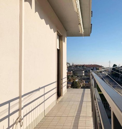 TRILOCALE RISTRUTTURATO CON AUTORIMESSA Covo