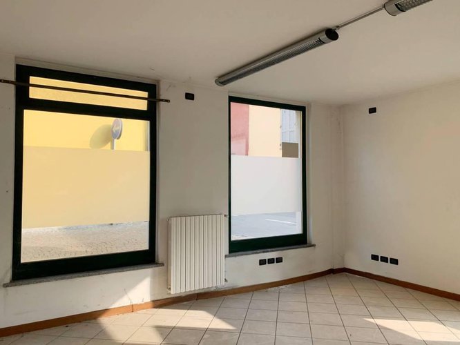 NEGOZIO ADIACENTE AL CENTRO STORICO Romano di Lombardia