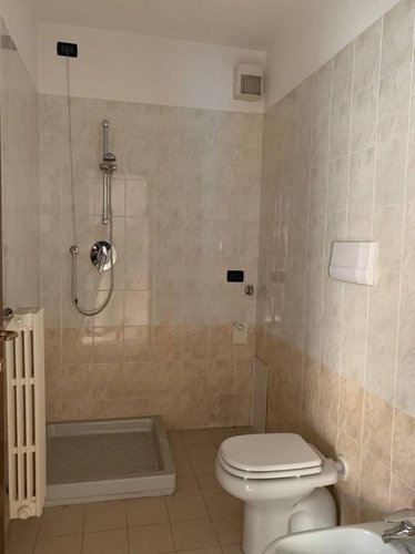 NEGOZIO ADIACENTE AL CENTRO STORICO Romano di Lombardia