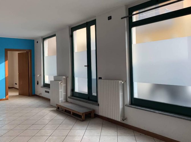 NEGOZIO ADIACENTE AL CENTRO STORICO Romano di Lombardia