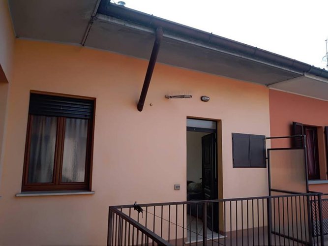 BILOCALI IN VENDITA A FARA OLIVANA CON SOLA Fara Olivana con Sola