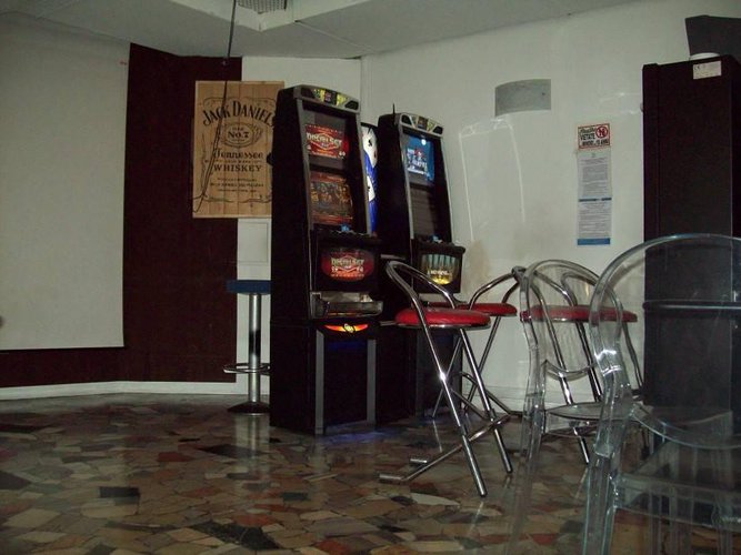 VENDESI ATTIVITA' BAR Fara Olivana con Sola