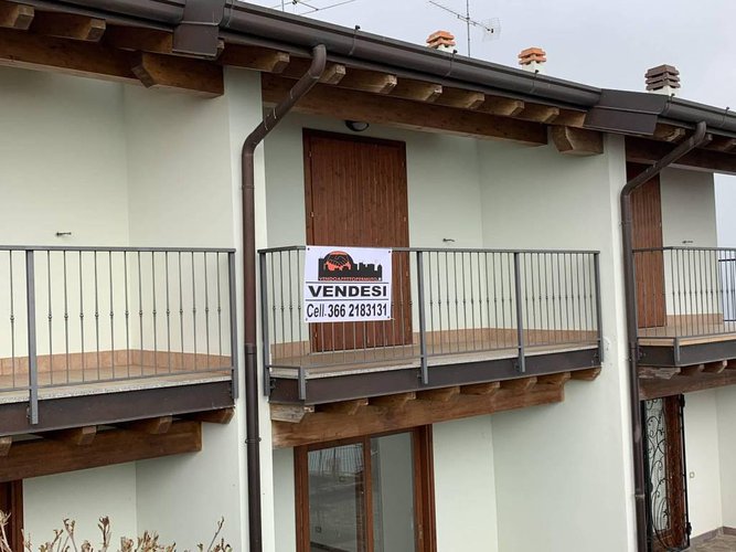 VILLA A SCHIERA Adrara San Martino